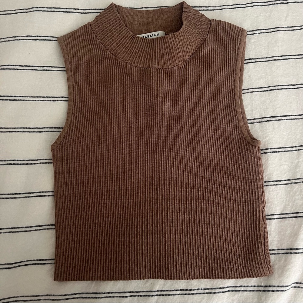 NWOT Aritzia mock neck crop top